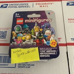 NWT Lego Minifigures Series 26 Retro Space Women